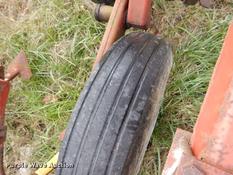 image for item DH2223 Hesston 2210 field cultivator