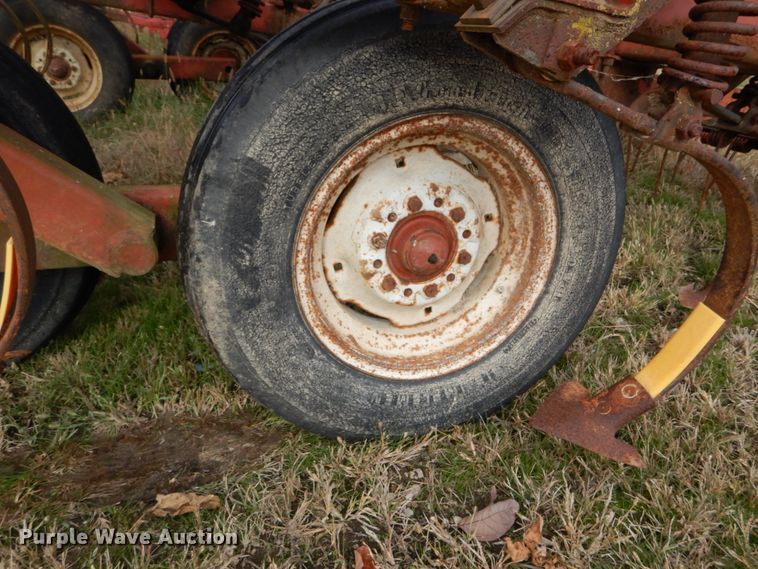 image for item DH2223 Hesston 2210 field cultivator