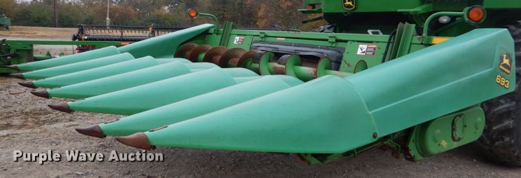 image for item DH2226 1995 John Deere 693 corn head