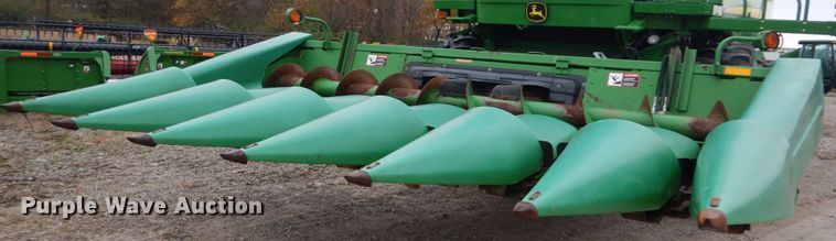 image for item DH2226 1995 John Deere 693 corn head
