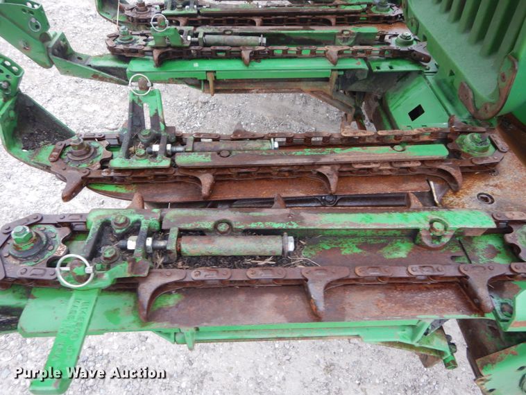 image for item DH2226 1995 John Deere 693 corn head