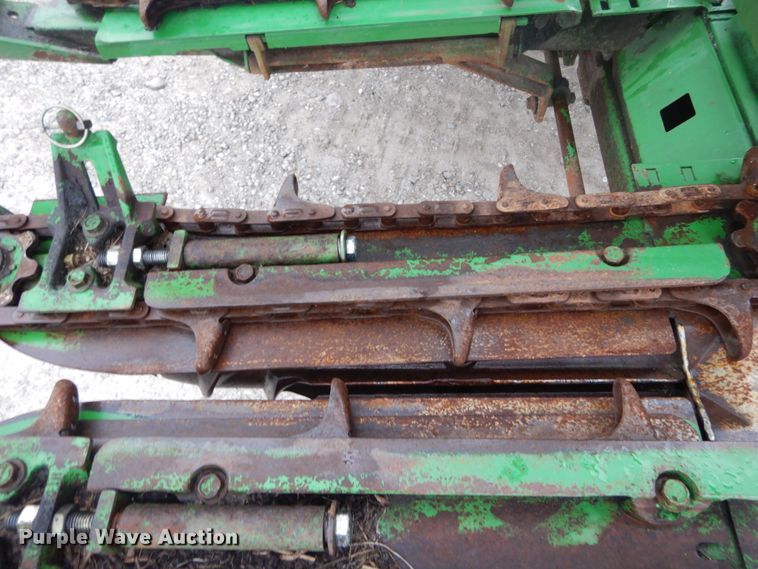 image for item DH2226 1995 John Deere 693 corn head