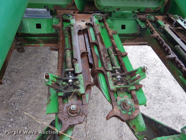 image for item DH2226 1995 John Deere 693 corn head
