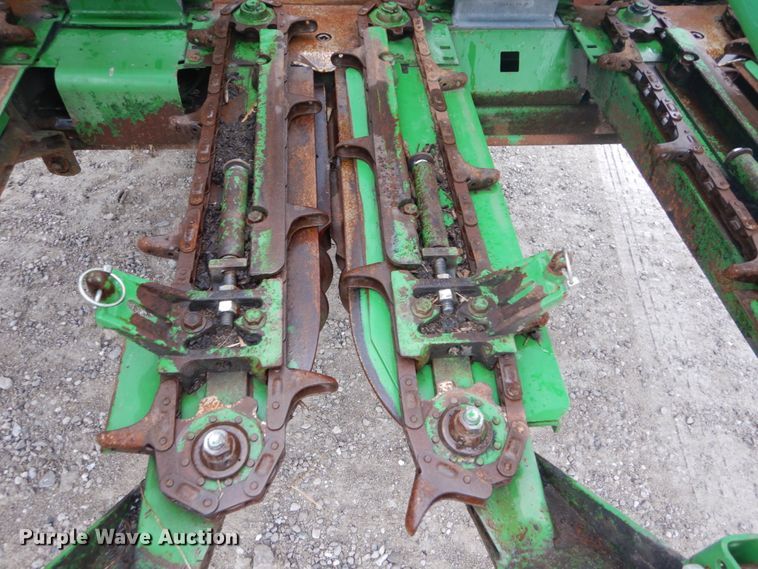 image for item DH2226 1995 John Deere 693 corn head