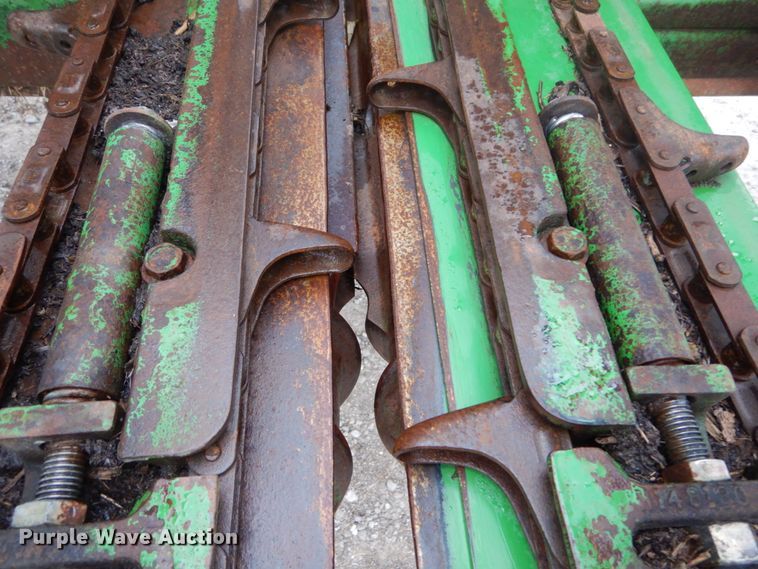 image for item DH2226 1995 John Deere 693 corn head