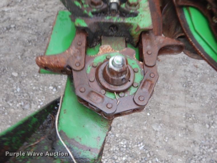 image for item DH2226 1995 John Deere 693 corn head