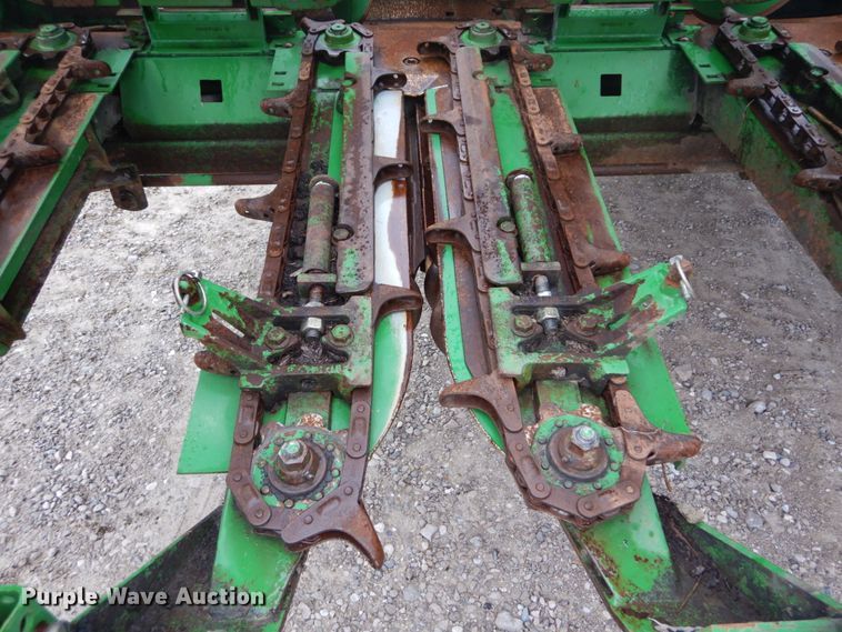 image for item DH2226 1995 John Deere 693 corn head