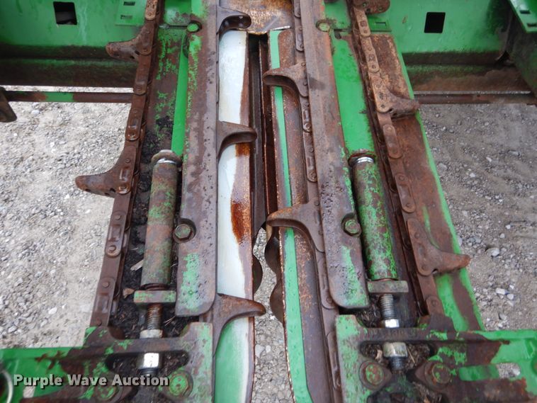 image for item DH2226 1995 John Deere 693 corn head