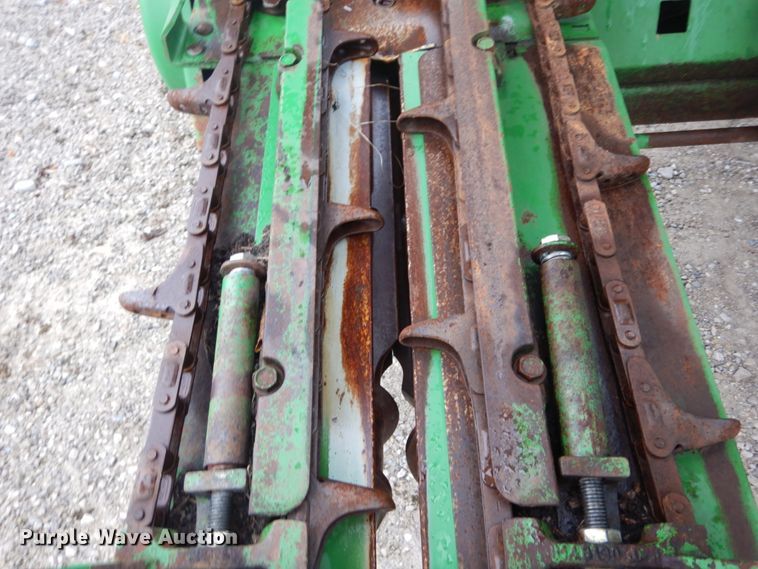 image for item DH2226 1995 John Deere 693 corn head