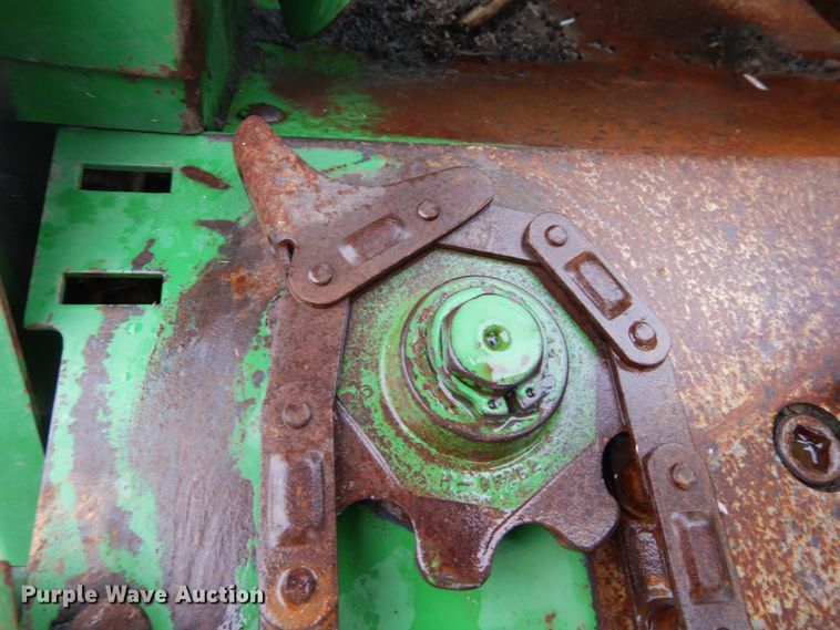 image for item DH2226 1995 John Deere 693 corn head