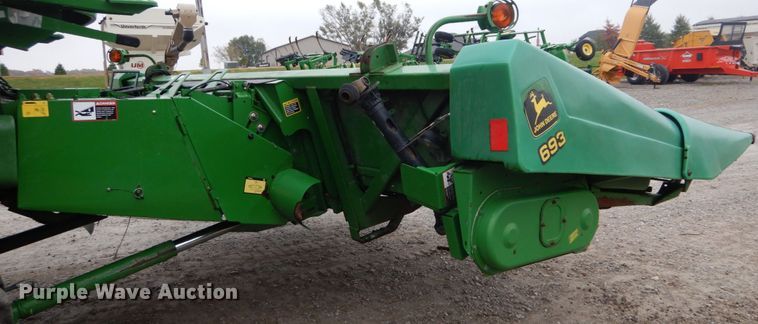 image for item DH2226 1995 John Deere 693 corn head