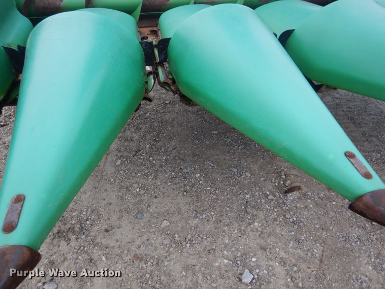 image for item DH2226 1995 John Deere 693 corn head