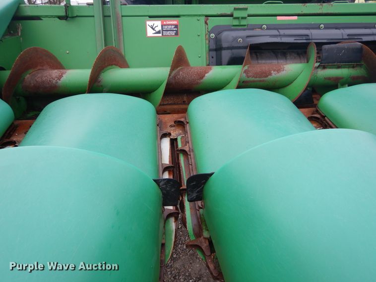 image for item DH2226 1995 John Deere 693 corn head