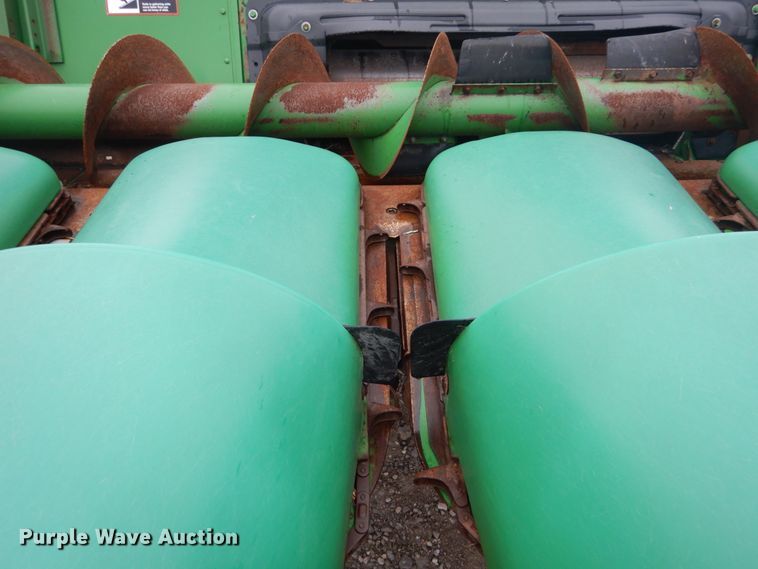 image for item DH2226 1995 John Deere 693 corn head