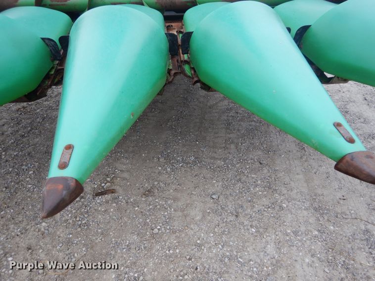 image for item DH2226 1995 John Deere 693 corn head