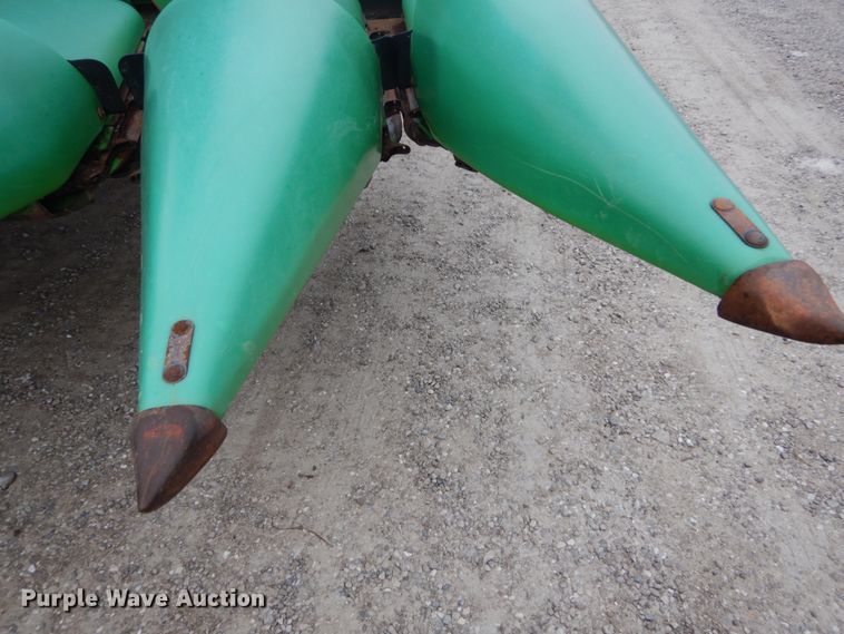 image for item DH2226 1995 John Deere 693 corn head