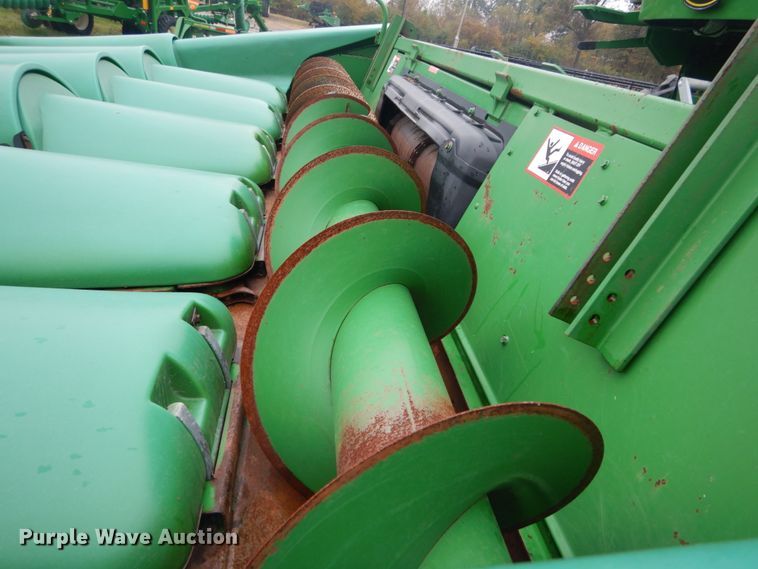 image for item DH2226 1995 John Deere 693 corn head