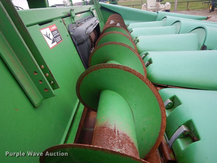 image for item DH2226 1995 John Deere 693 corn head