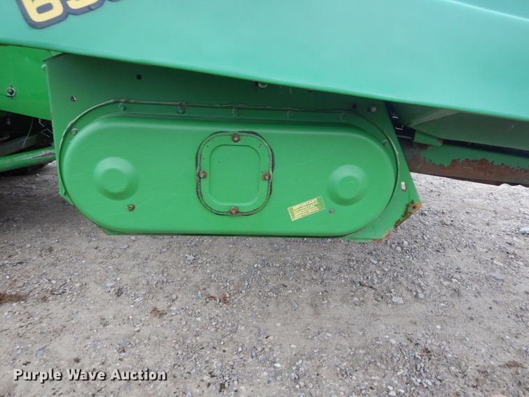 image for item DH2226 1995 John Deere 693 corn head