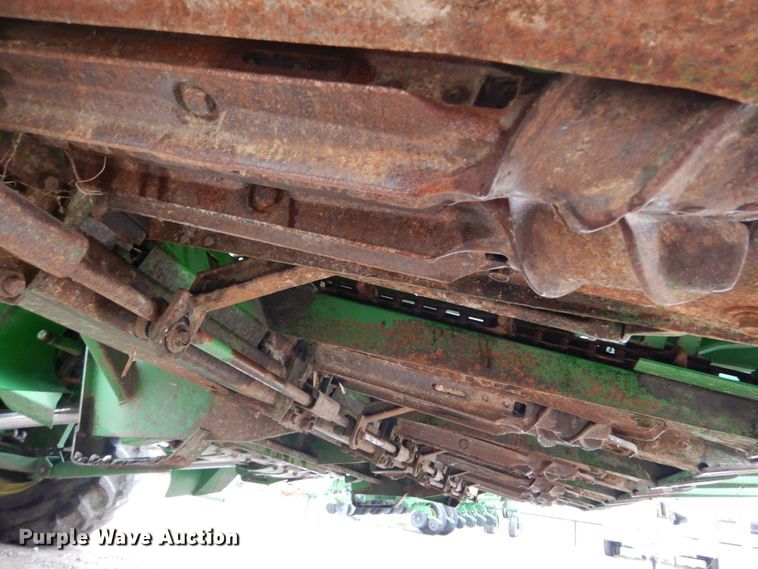 image for item DH2226 1995 John Deere 693 corn head