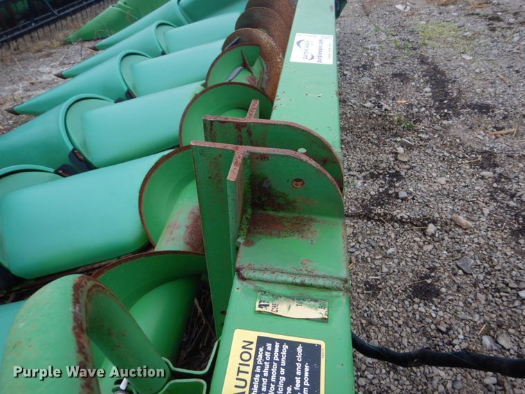 image for item DH2226 1995 John Deere 693 corn head