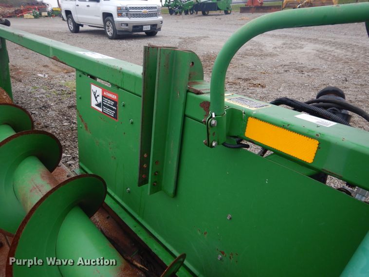 image for item DH2226 1995 John Deere 693 corn head