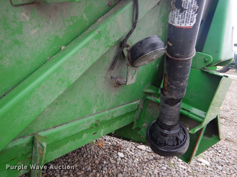 image for item DH2226 1995 John Deere 693 corn head