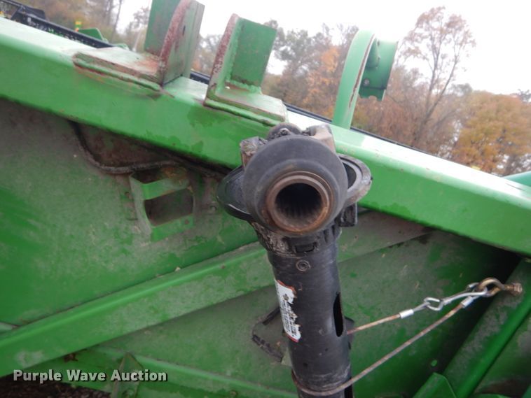 image for item DH2226 1995 John Deere 693 corn head