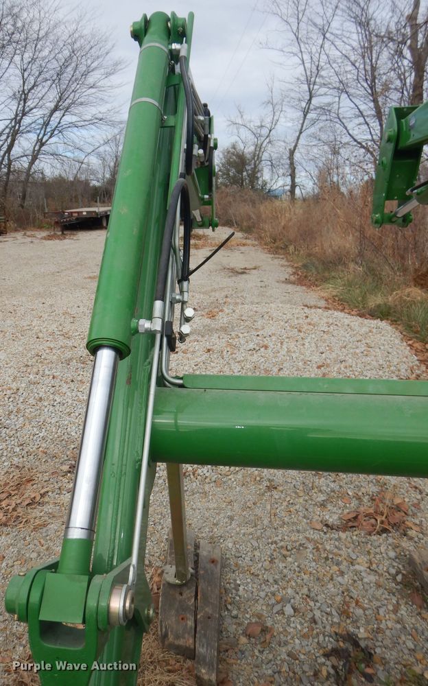 image for item DH2732 John Deere 673 loader