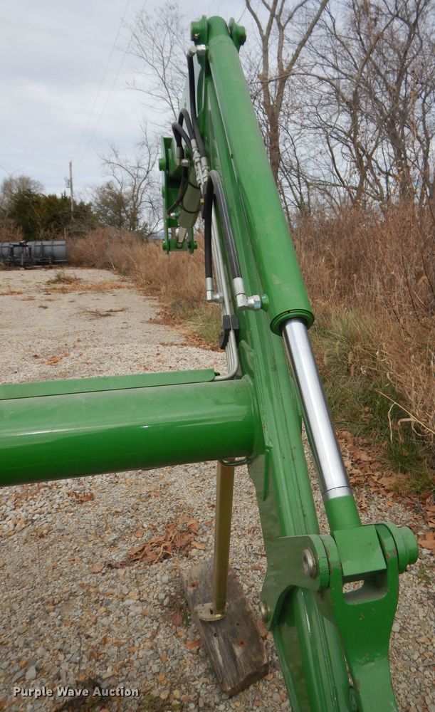 image for item DH2732 John Deere 673 loader