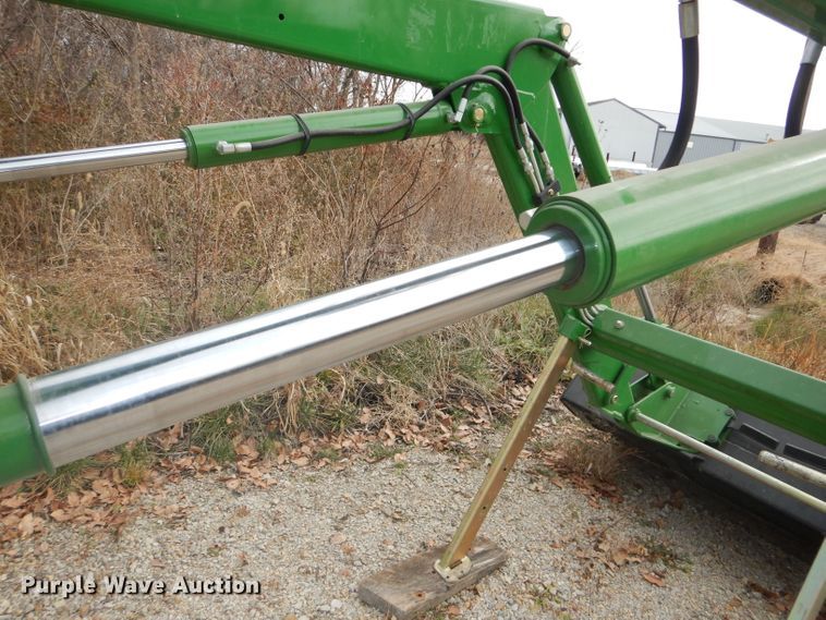image for item DH2732 John Deere 673 loader