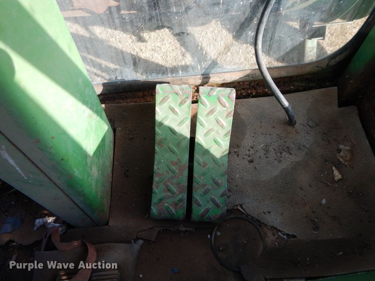 image for item DH3630 1975 John Deere 2270 windrower