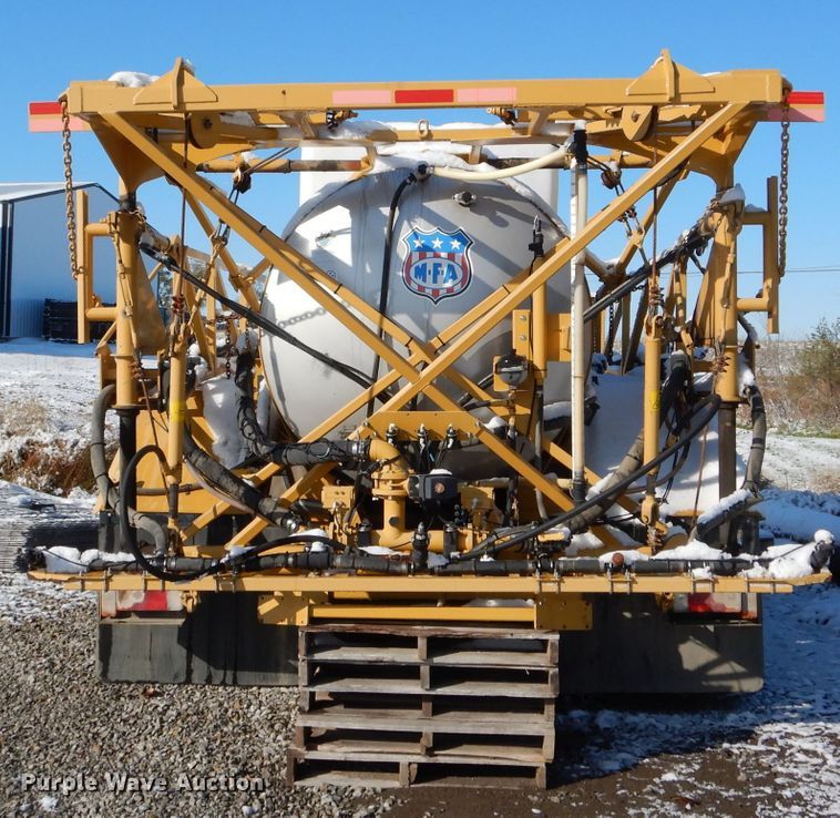 image for item DH6759 AGCO sprayer bed