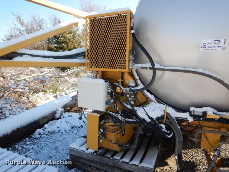 image for item DH6759 AGCO sprayer bed