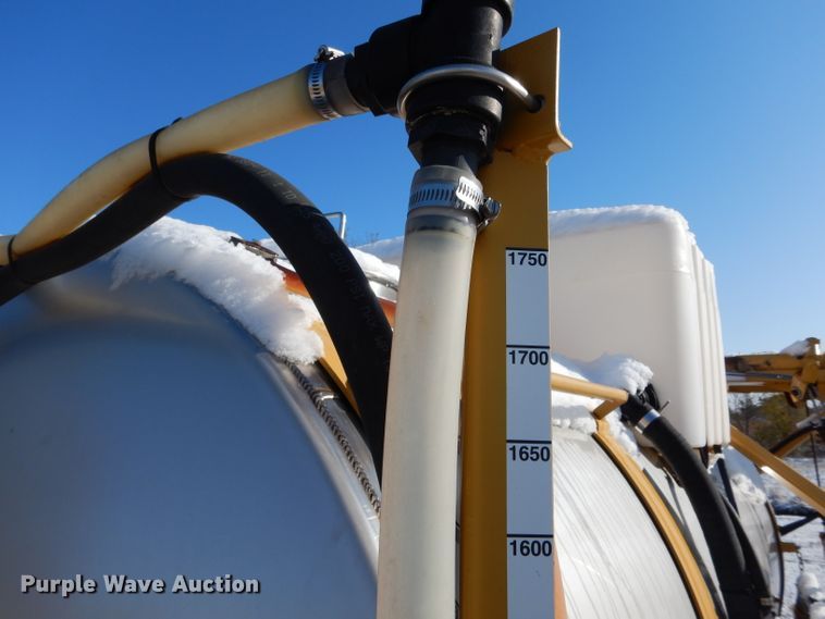 image for item DH6759 AGCO sprayer bed