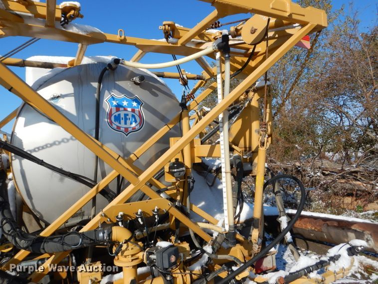 image for item DH6759 AGCO sprayer bed