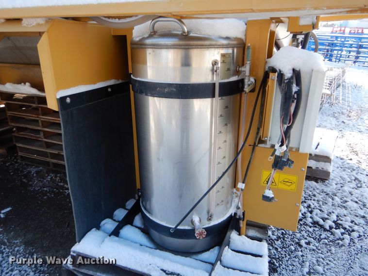 image for item DH6759 AGCO sprayer bed