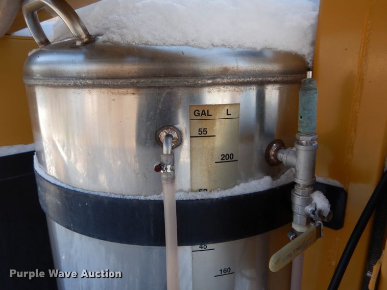 image for item DH6759 AGCO sprayer bed