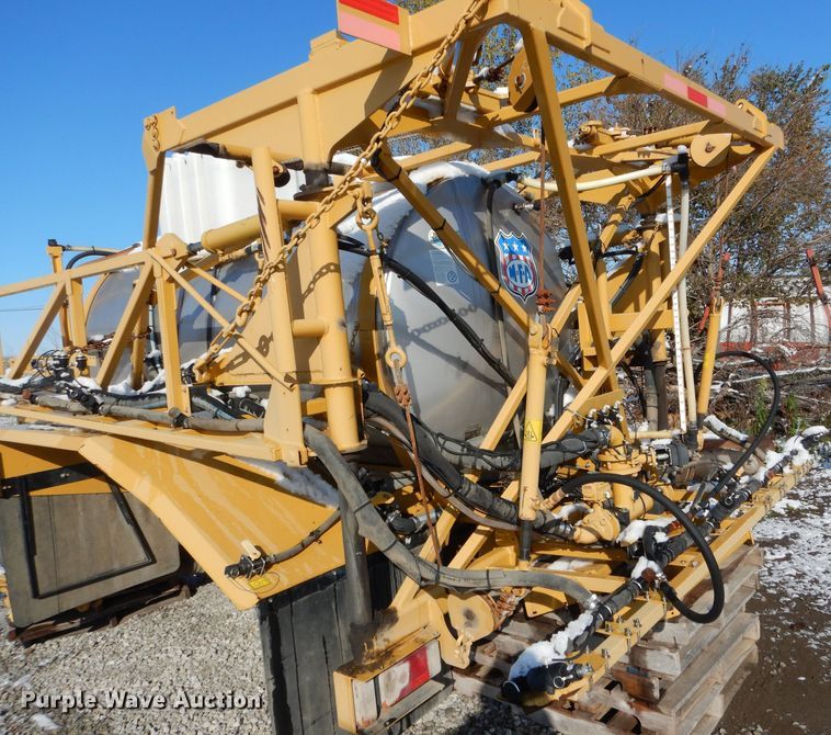 image for item DH6759 AGCO sprayer bed