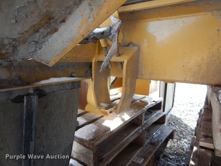 image for item DH6759 AGCO sprayer bed