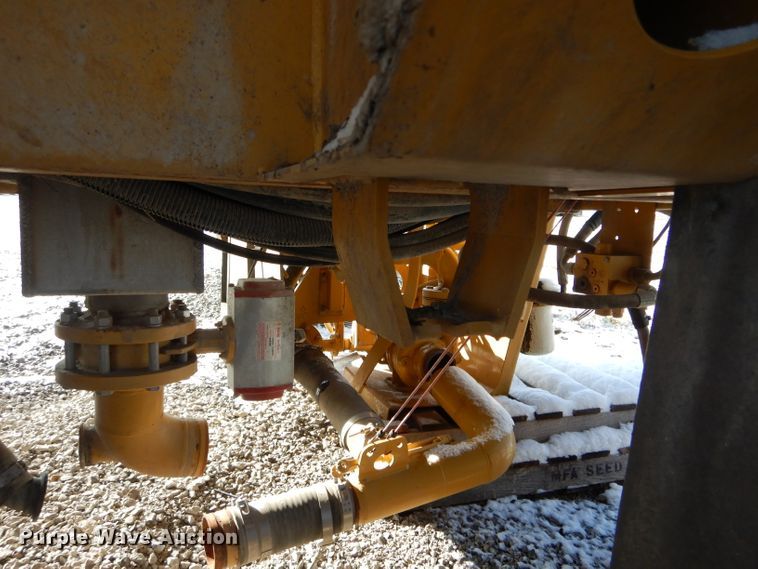 image for item DH6759 AGCO sprayer bed