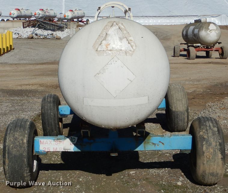 image for item DH6768 Anhydrous ammonia tank