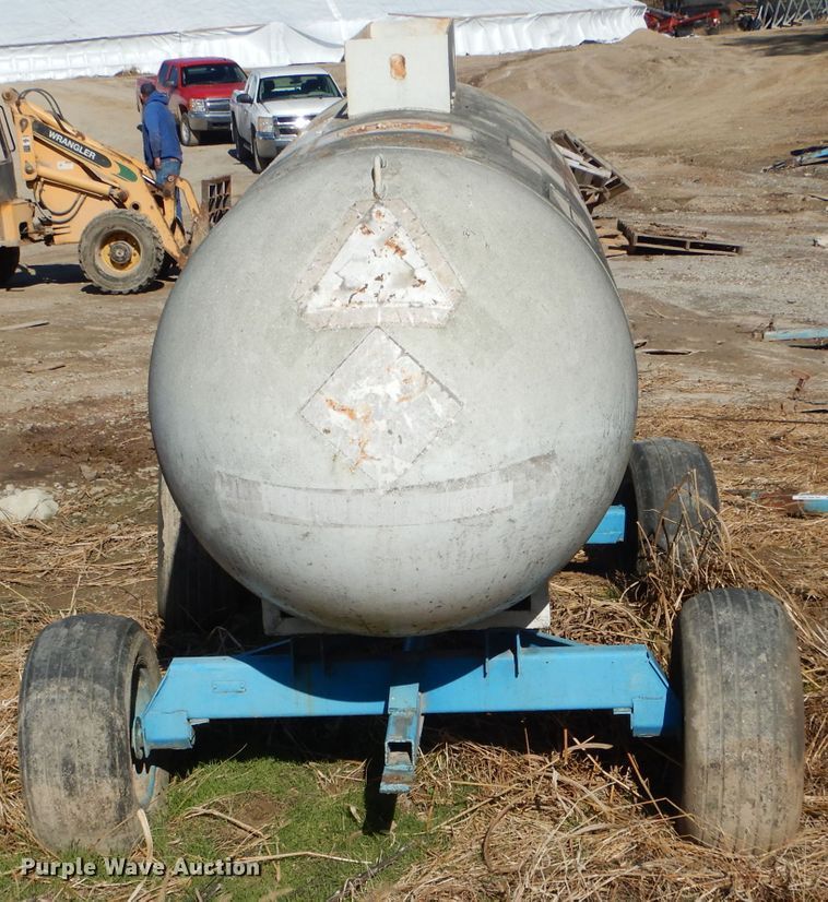 image for item DH6769 Anhydrous ammonia tank