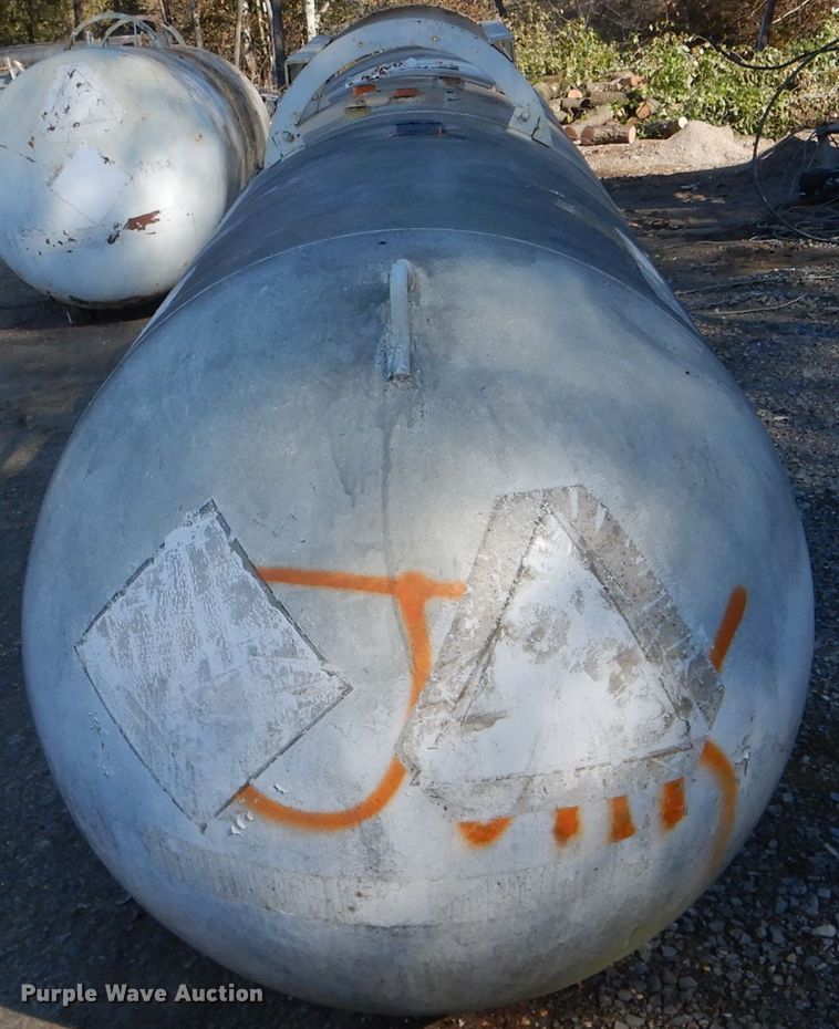 image for item DH6775 Anhydrous ammonia tank