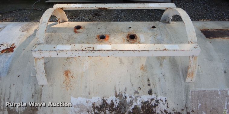 image for item DH6775 Anhydrous ammonia tank