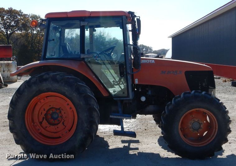 image for item DH6794 Kubota M105X MFWD tractor