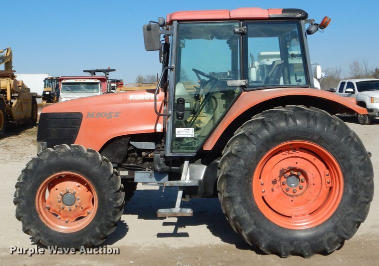 image for item DH6794 Kubota M105X MFWD tractor
