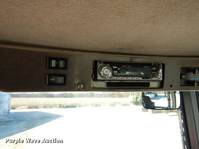 image for item DH6794 Kubota M105X MFWD tractor