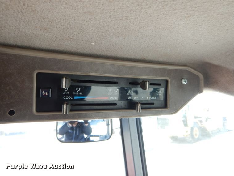 image for item DH6794 Kubota M105X MFWD tractor