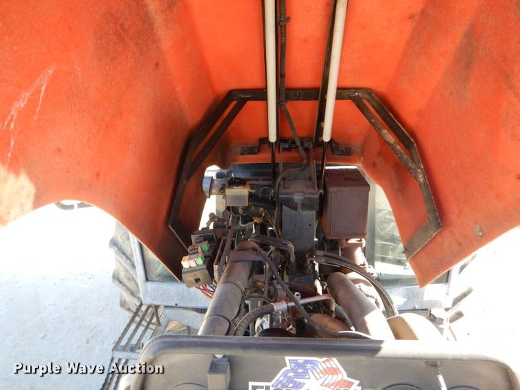 image for item DH6794 Kubota M105X MFWD tractor